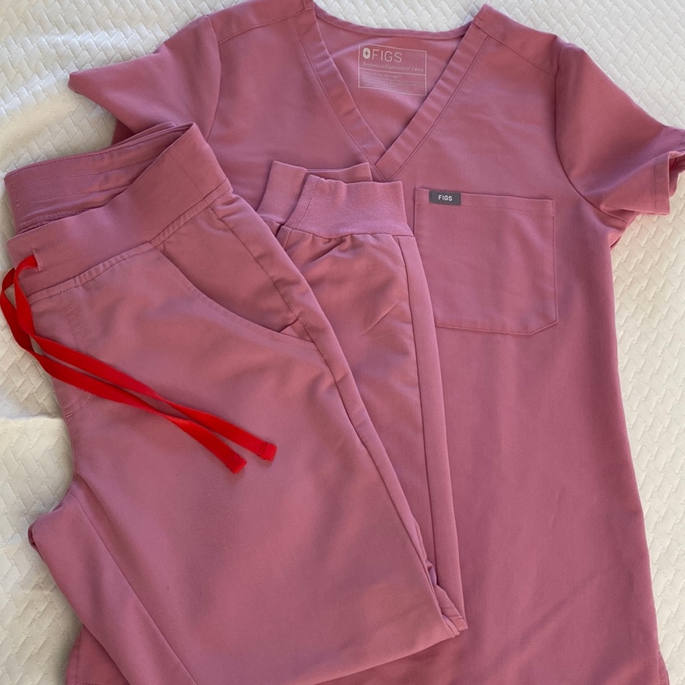 Figs CHALK PINK 👚 scrub set XXS/XSP